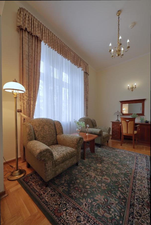 Palac Pod Kampinosem - Blisko Warszawy Leszno  Buitenkant foto