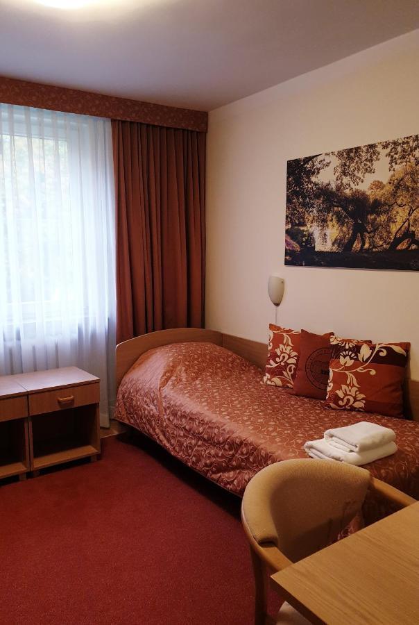 Palac Pod Kampinosem - Blisko Warszawy Leszno  Buitenkant foto