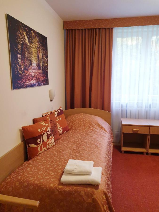 Palac Pod Kampinosem - Blisko Warszawy Leszno  Buitenkant foto