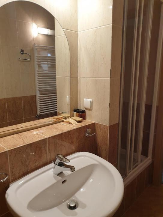 Palac Pod Kampinosem - Blisko Warszawy Leszno  Buitenkant foto